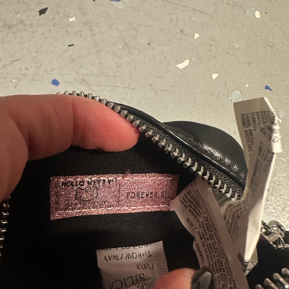Hello Kitty Black Quilted Heart Bag - Picture 6 of 6